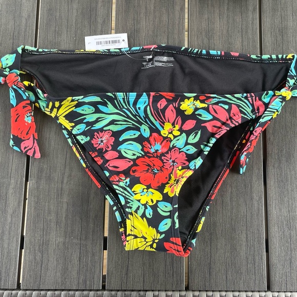 Adore Me Bikini Set - Picture 4 of 7